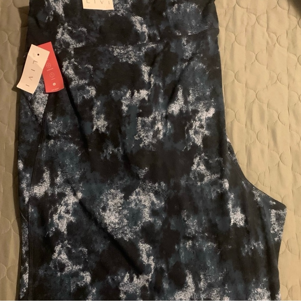 Livi NWTs Knee Shorts 38/40 plus
